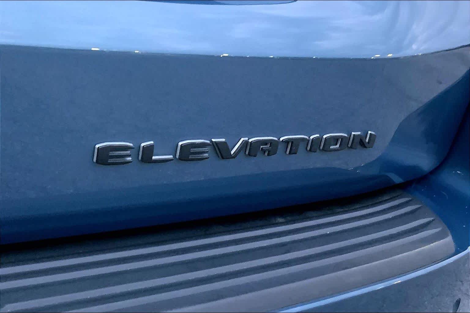 Used 2025 Downpour Metallic GMC Elevation image 10