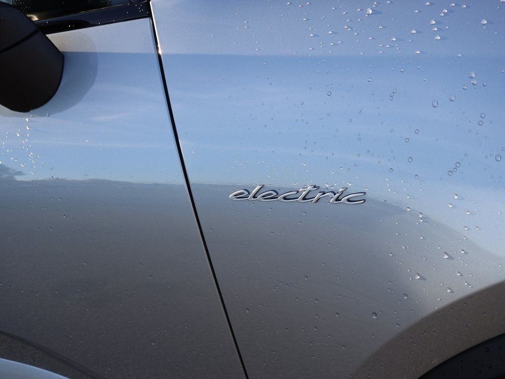 Used 2025 Dolomite Silver Metallic Porsche 4S image 15