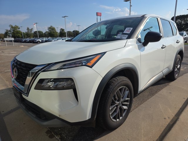 Used 2023 White Nissan S image 3