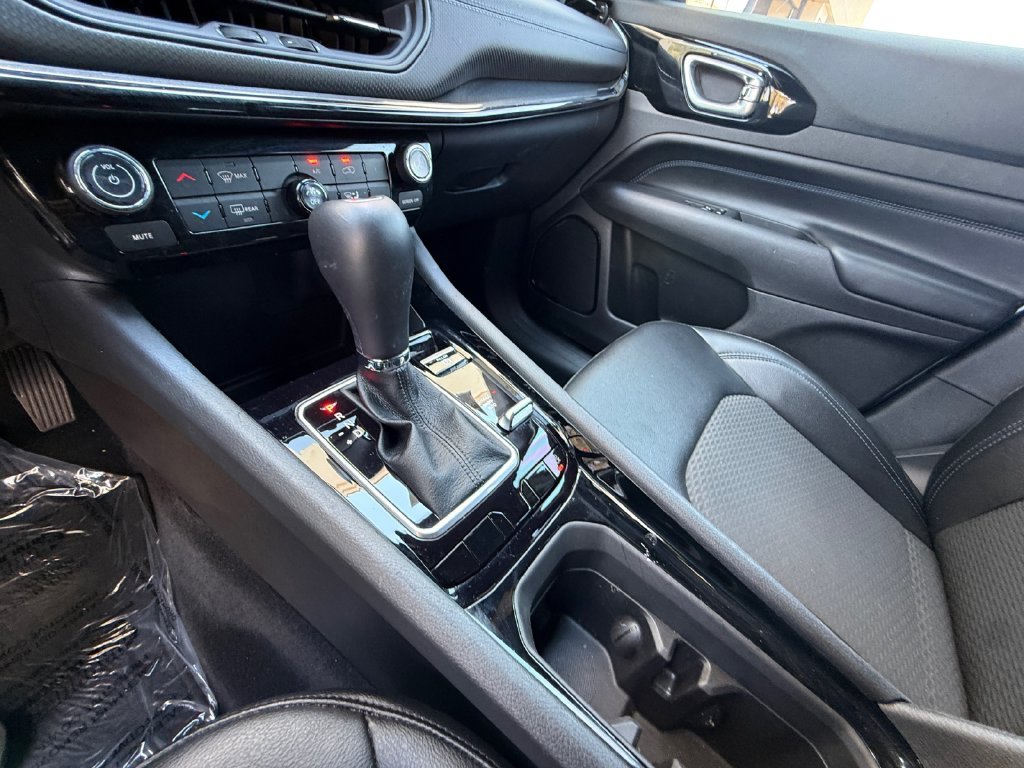 Used 2026 White Jeep Latitude image 22