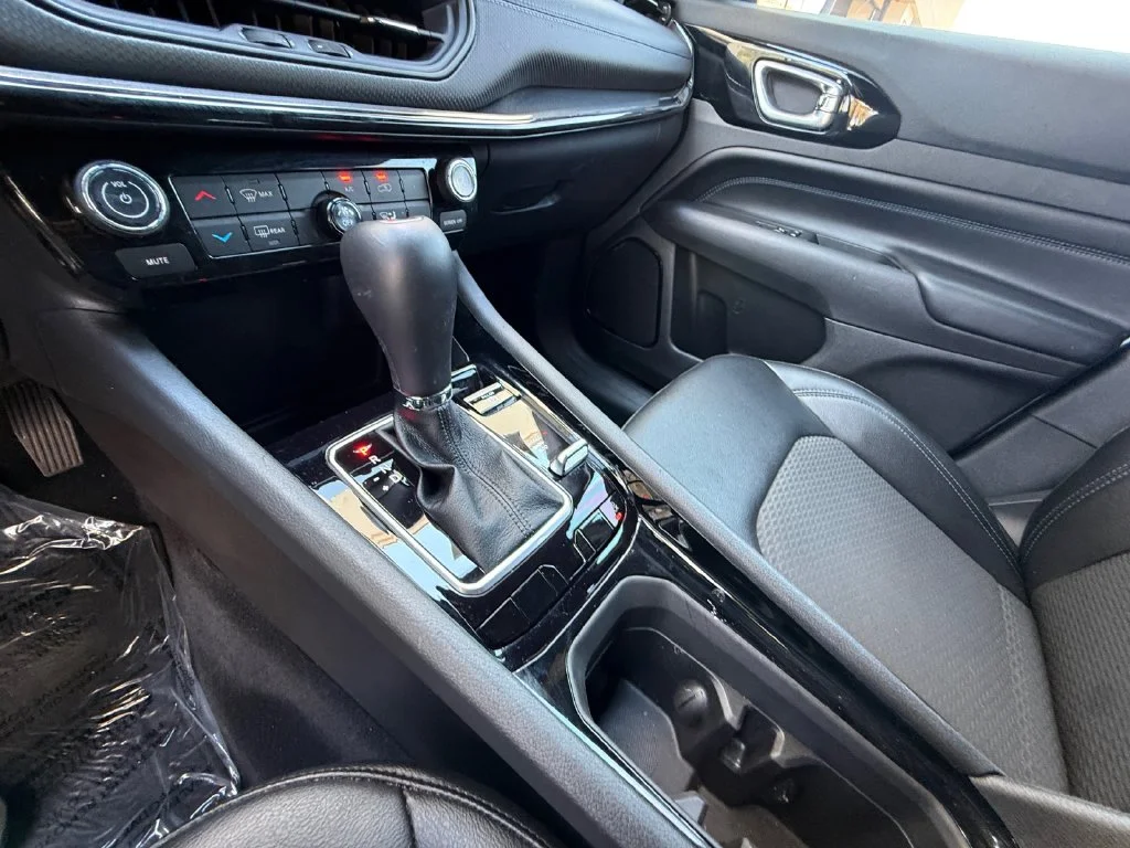 Used 2026 White Jeep Latitude image 22