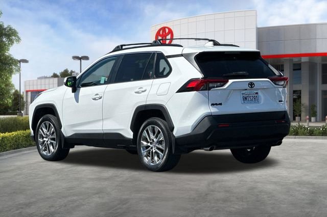 Certified Used 2019 White Toyota XLE Premium image 7