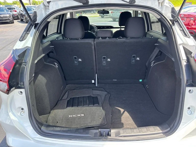 Used 2023 Aspen White Tricoat Nissan SV image 7