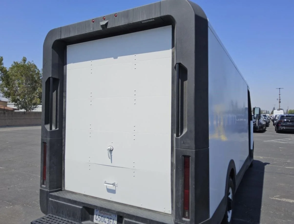 Used 2024 Oyster White BrightDrop EJY image 11