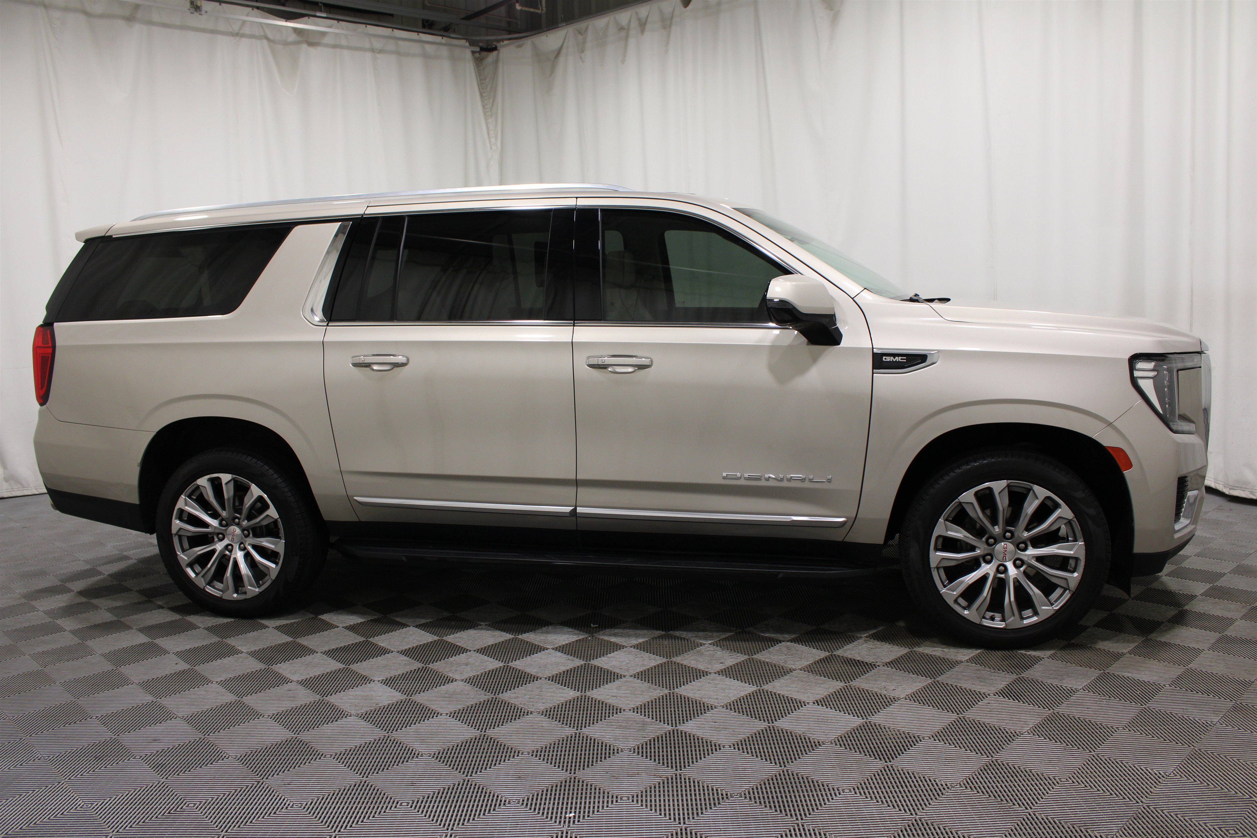 Used 2023 Pearl Beige Metallic GMC Denali image 31