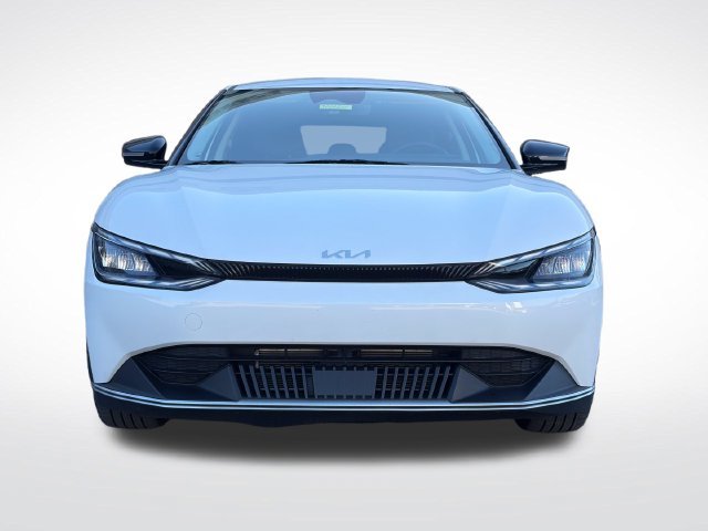 Certified Used 2024 Snow White Pearl Kia Light image 4