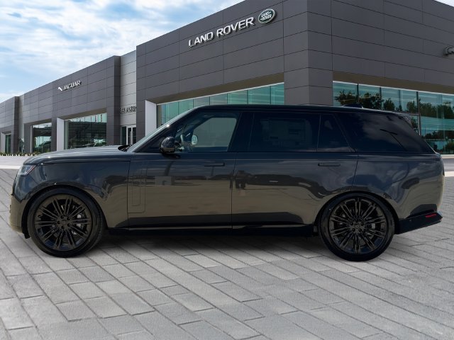 New 2026 Carpathian Grey Land Rover SE image 2