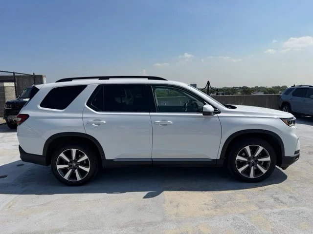 Used 2023 White Honda Touring image 8