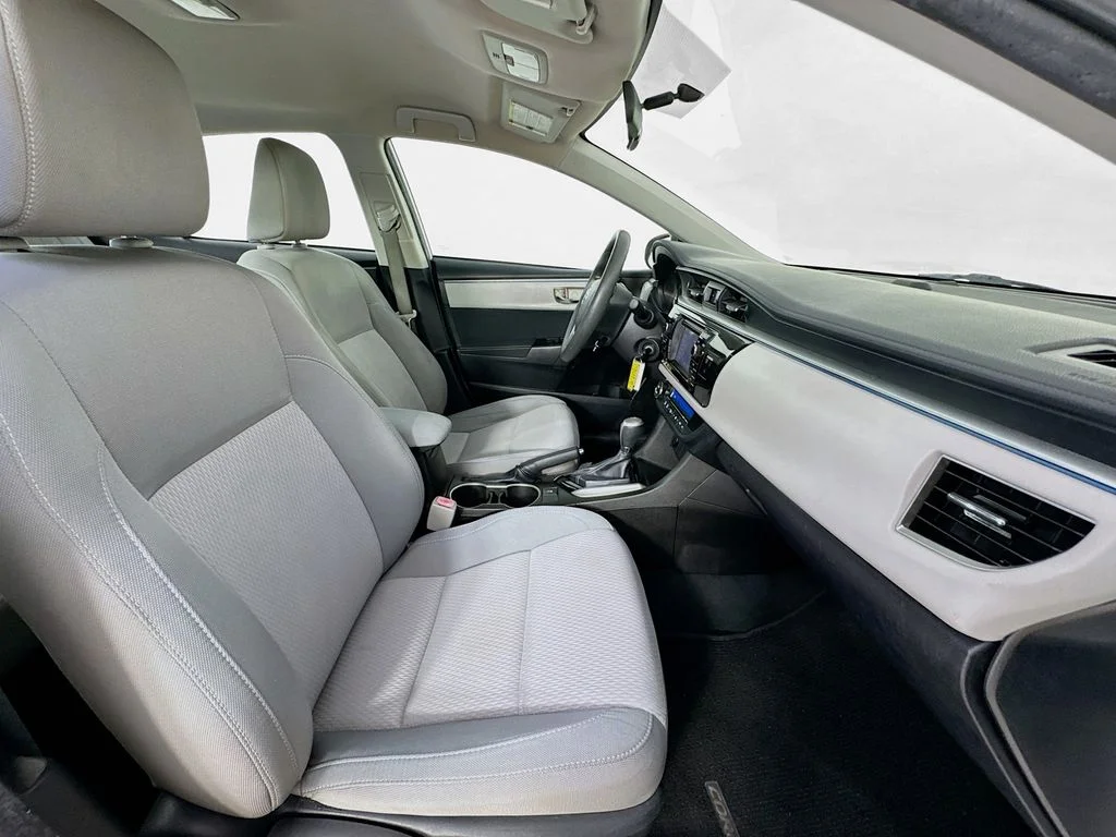 Used 2015 Super White Toyota LE image 32
