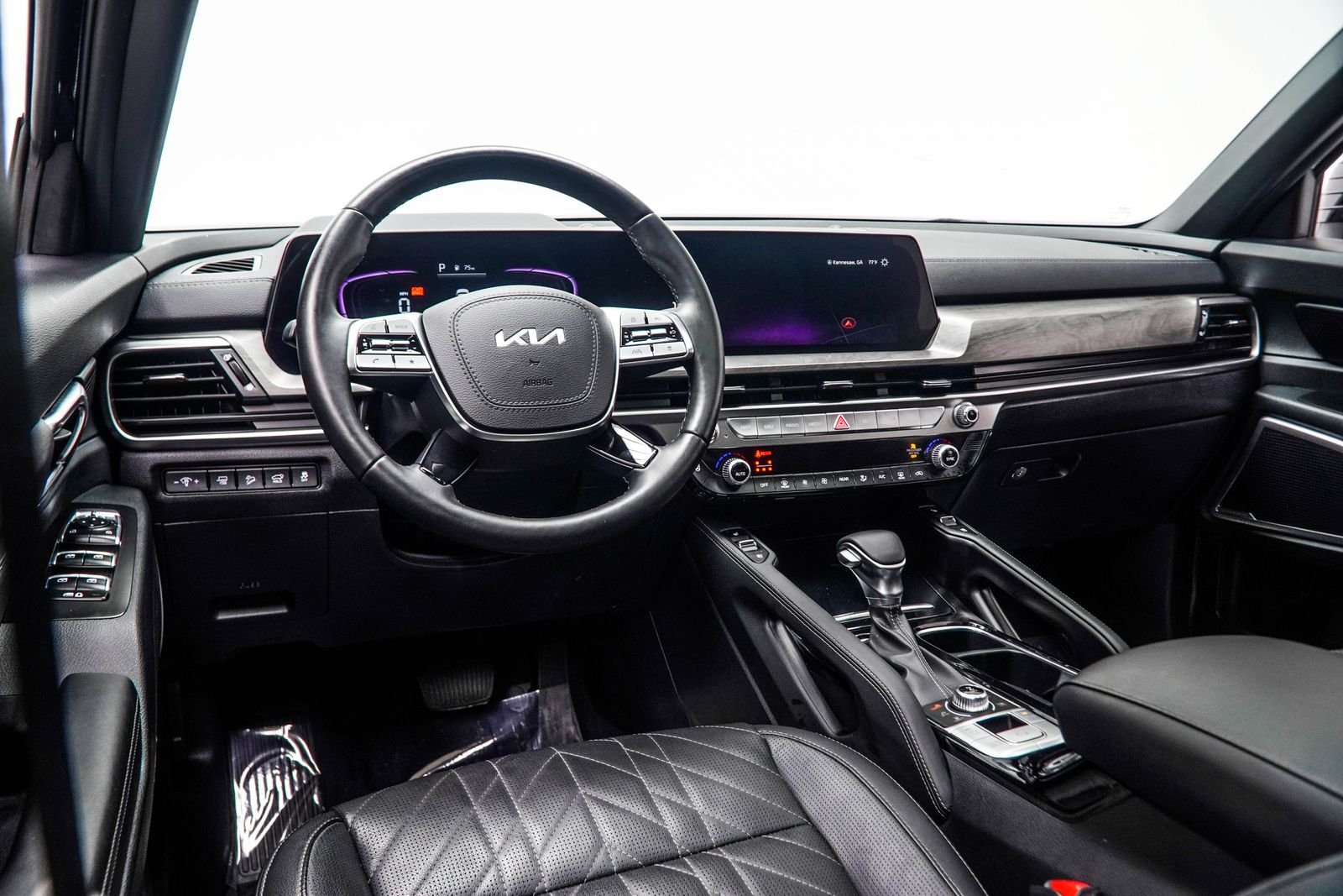 Used 2025 Black Kia EX X-Line image 16