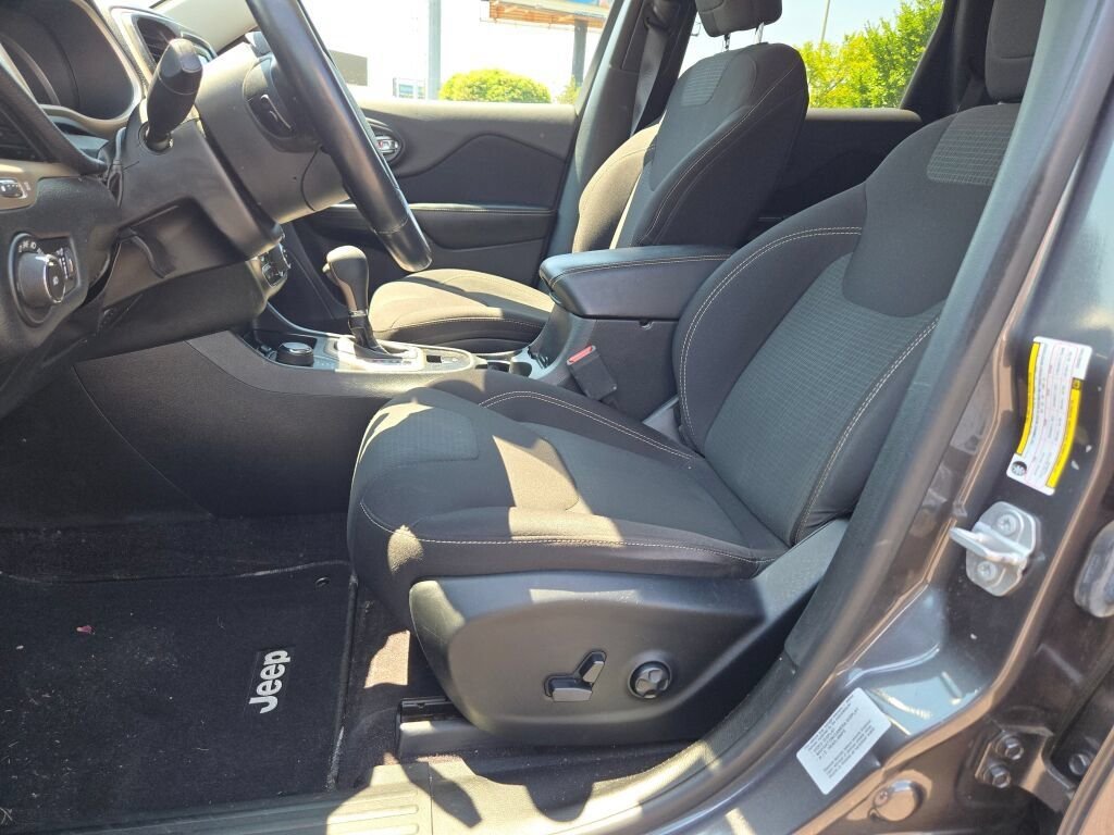 Used 2016 Gray Jeep Latitude image 20