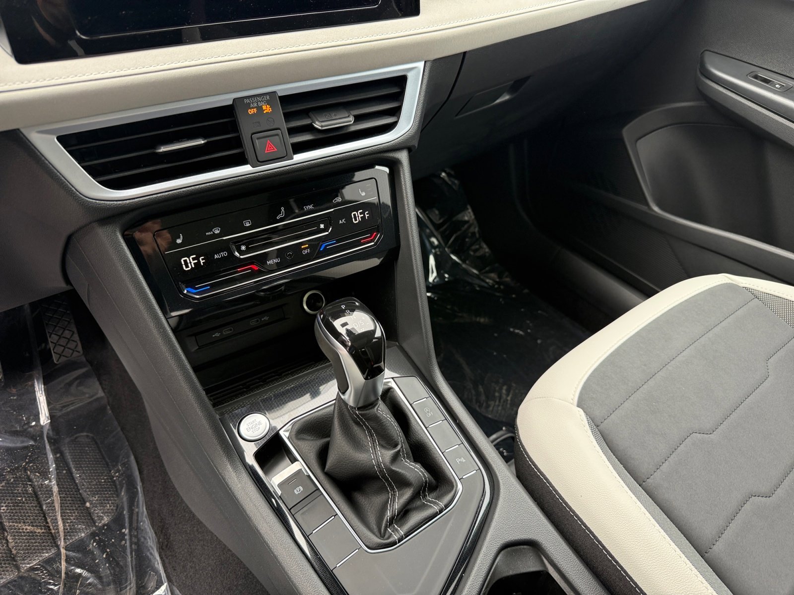 New 2026 Black Pearl Volkswagen SE image 13