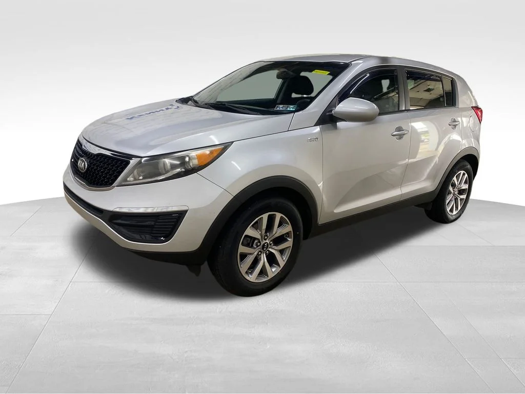 Used 2016 Silver Kia LX image 3