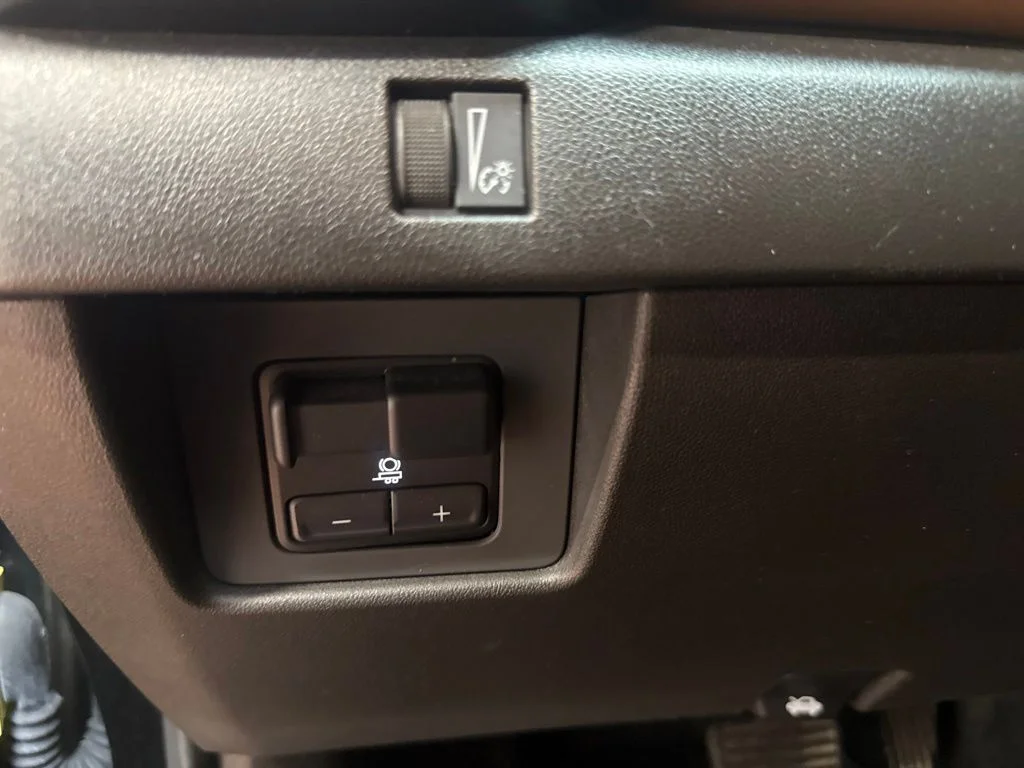 Used 2023 Onyx Black GMC AT4 image 24