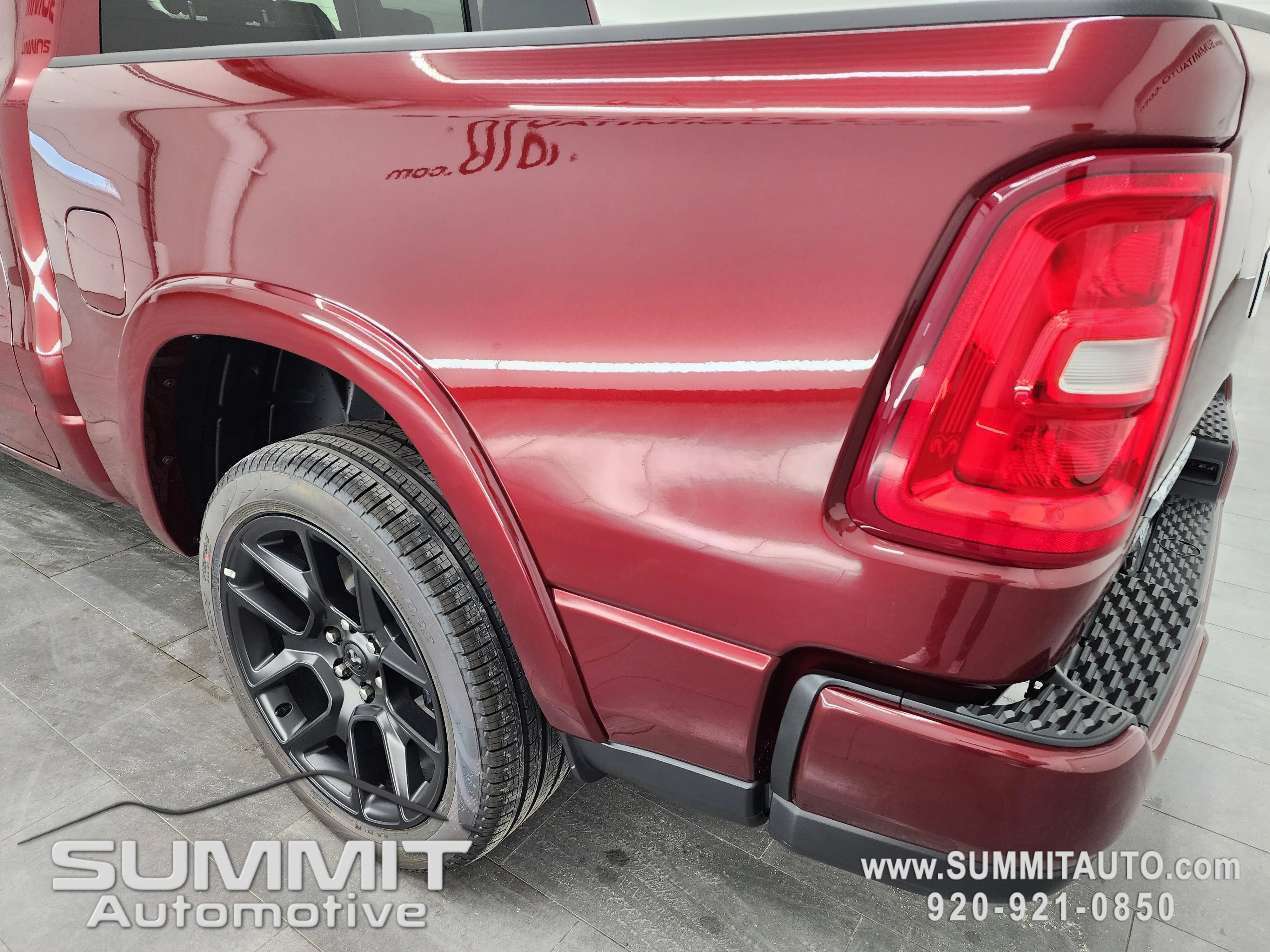New 2026 Delmonico Red Pearl-Coat Exterior Paint RAM Laramie image 34