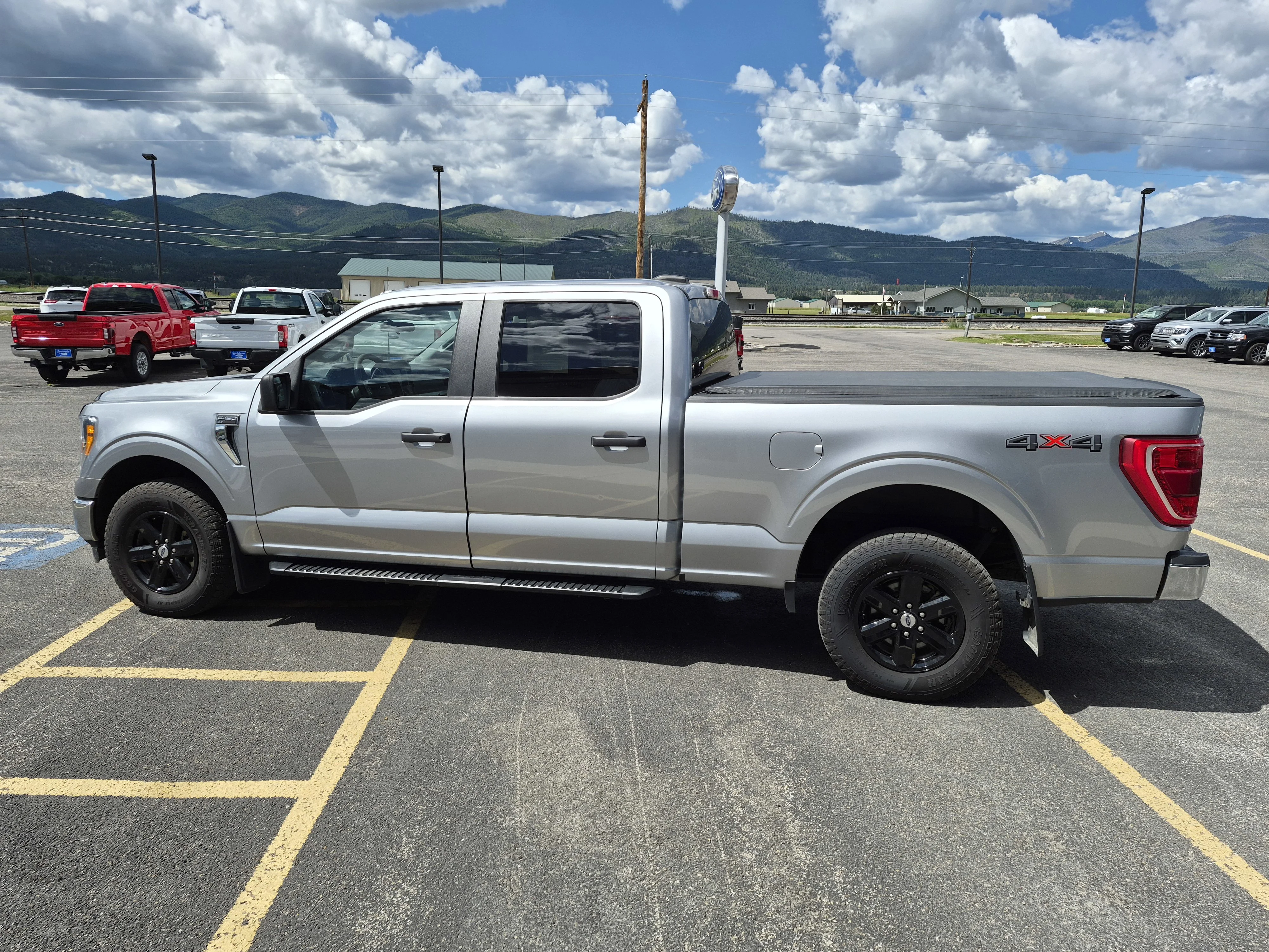 Used 2022 Silver Ford XLT image 10