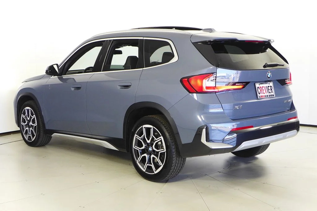 Used 2025  BMW xDrive28i image 9