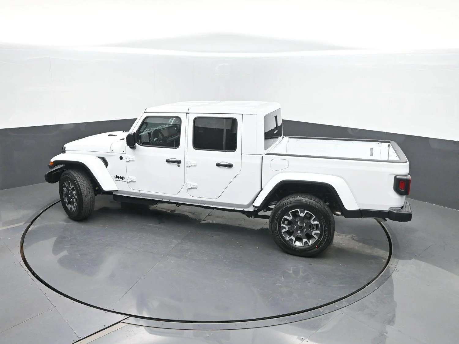 New 2026 Bright White Clear-Coat Exterior Paint Jeep Sahara image 36