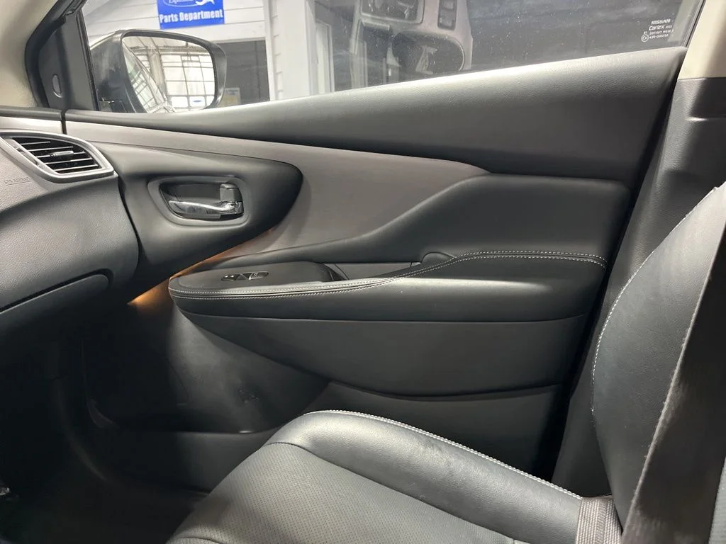 Used 2020 Super Black Metallic Nissan SL image 15