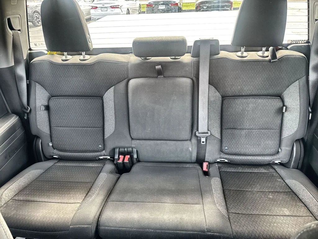 Used 2024 White GMC Elevation image 22