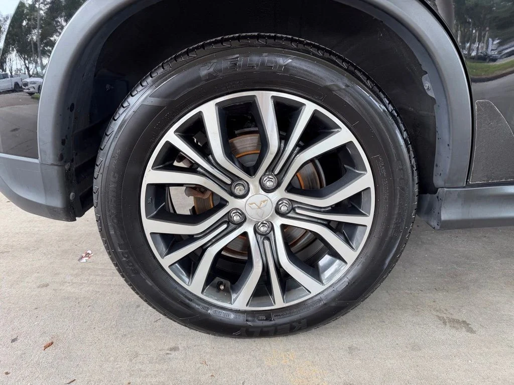 Used 2019 Black Mitsubishi  image 17