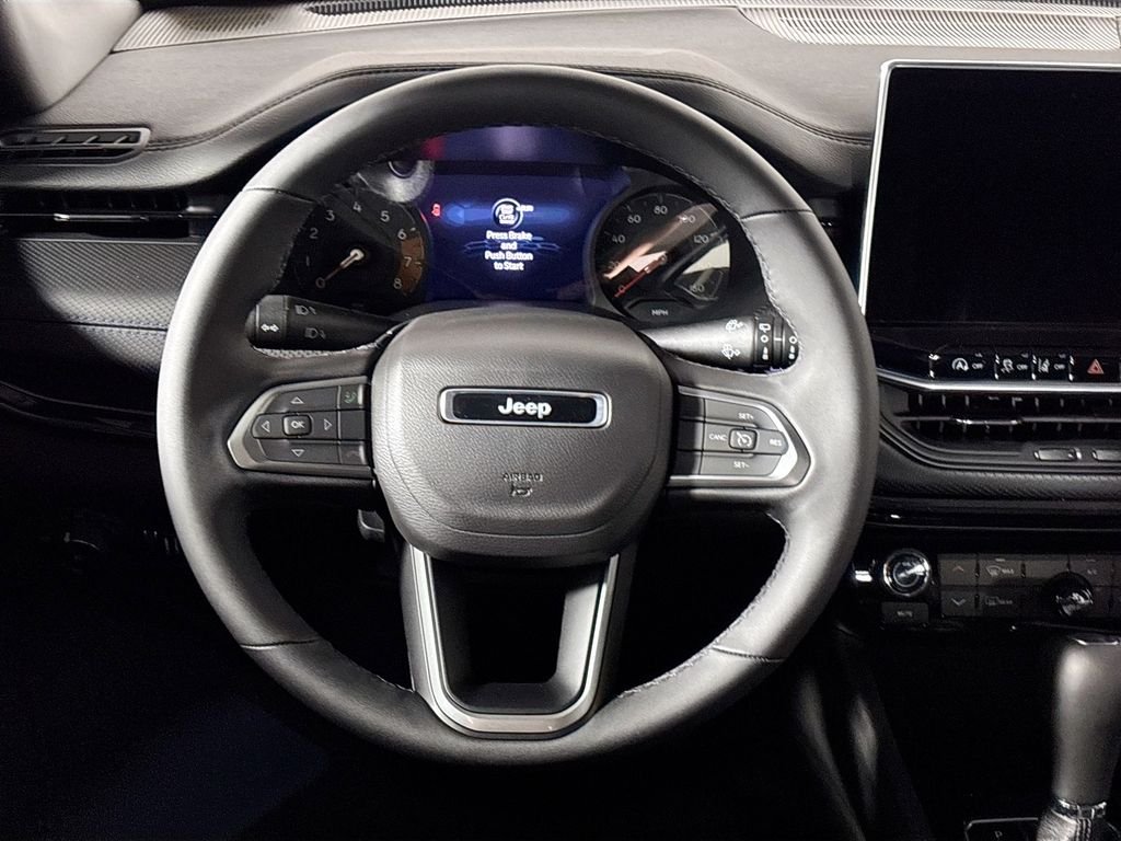 New 2026 Diamond Black Crystal Pearlcoat Jeep Latitude image 13