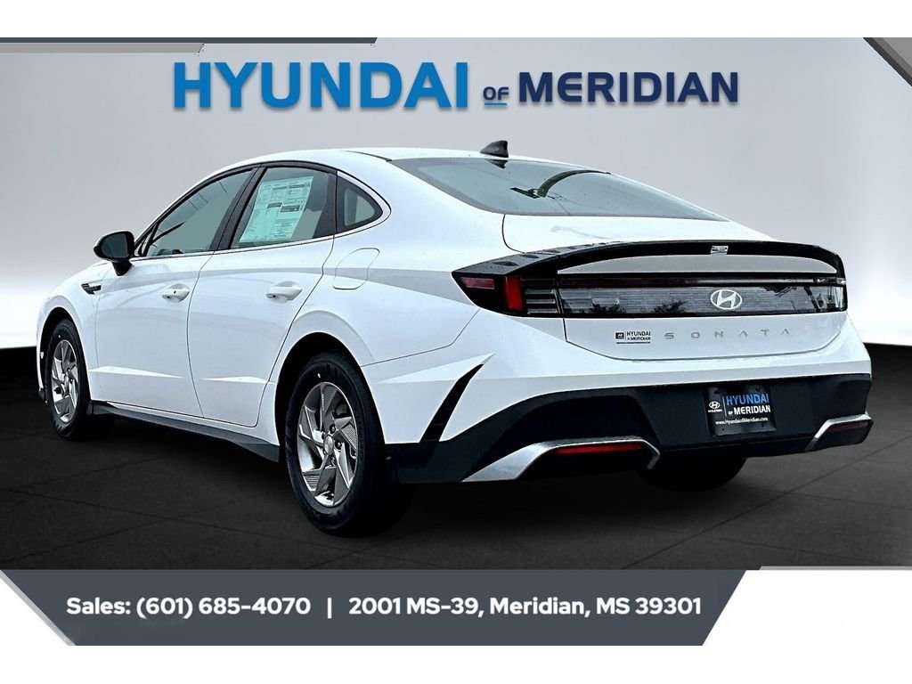 Used 2025 Serenity White Hyundai SE image 3