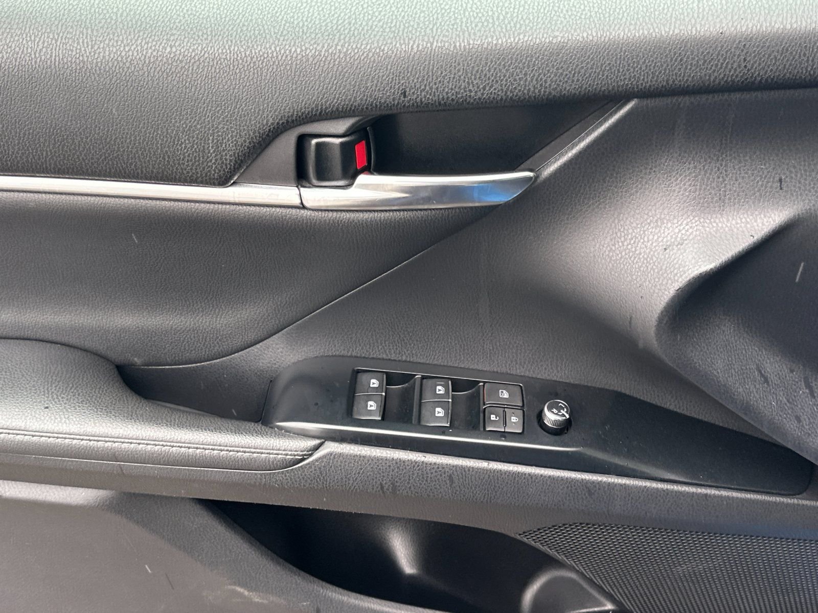 Used 2019 Midnight Black Metallic Toyota XSE image 10