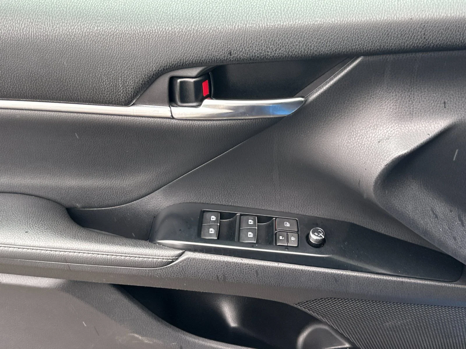 Used 2019 Midnight Black Metallic Toyota XSE image 10