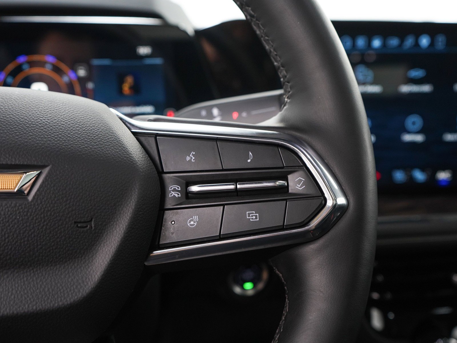 Used 2025 Black Chevrolet Premier image 31