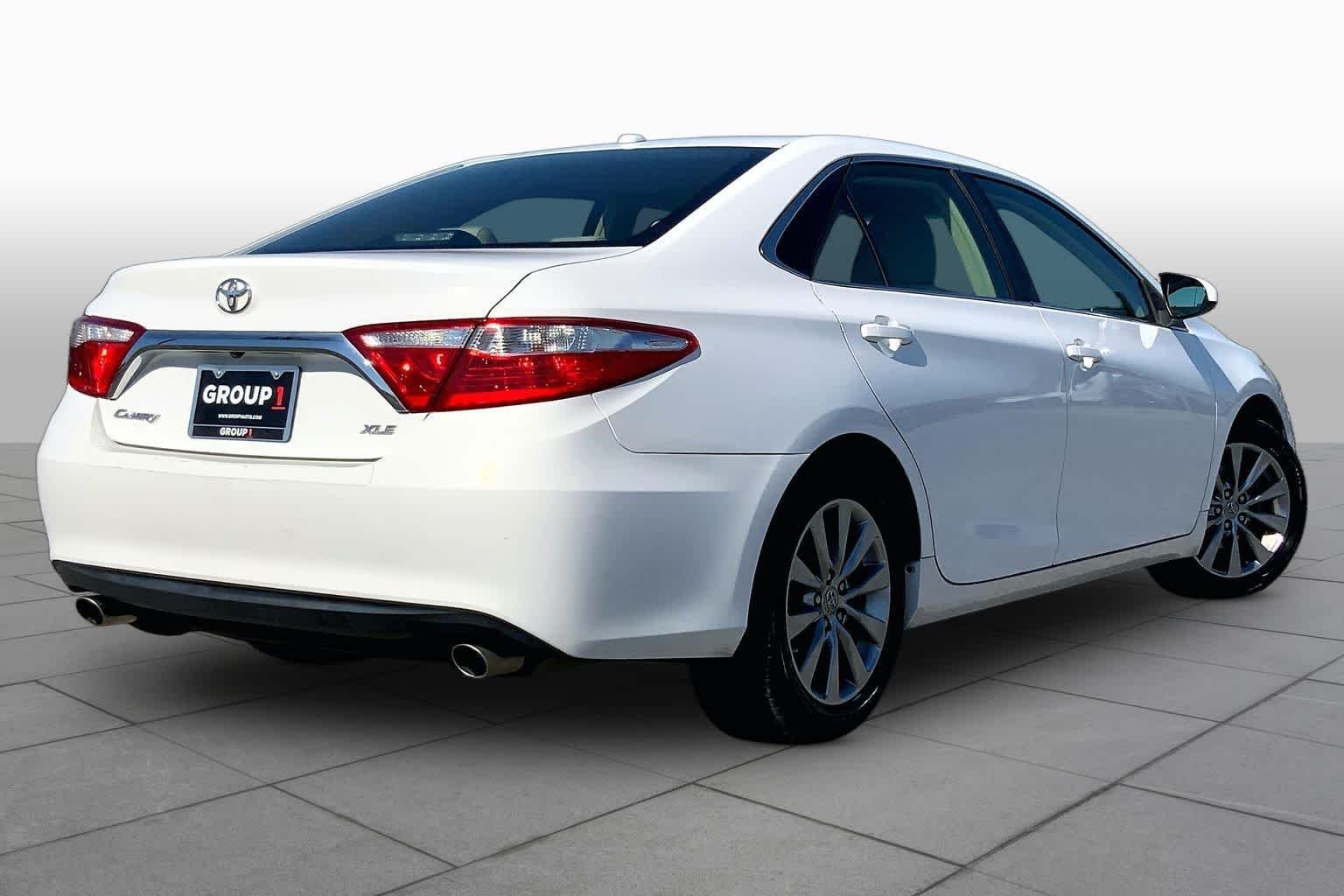 Used 2016 Super White Toyota XLE image 13