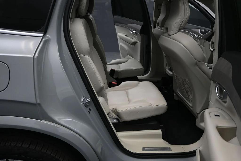 Certified Used 2024 Vapour Grey Volvo Plus image 23