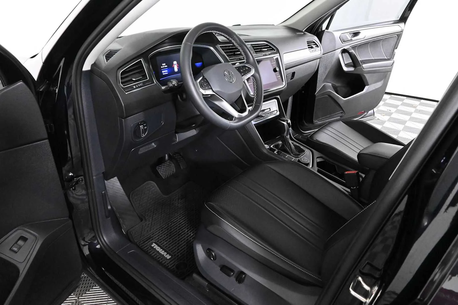Certified Used 2022 Deep Black Pearl Volkswagen SE image 17