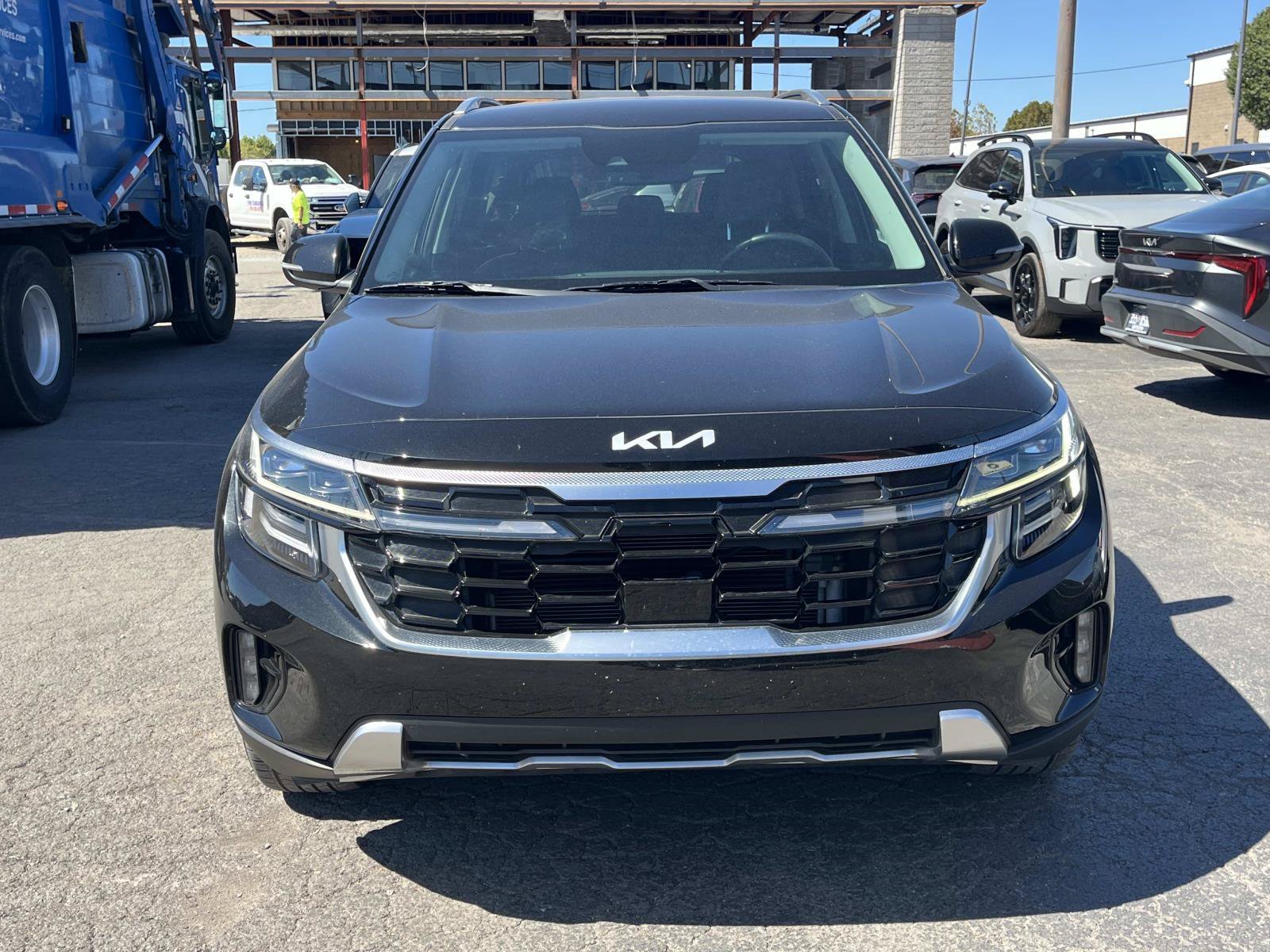 Used 2024 Fusion Black Kia SX image 2