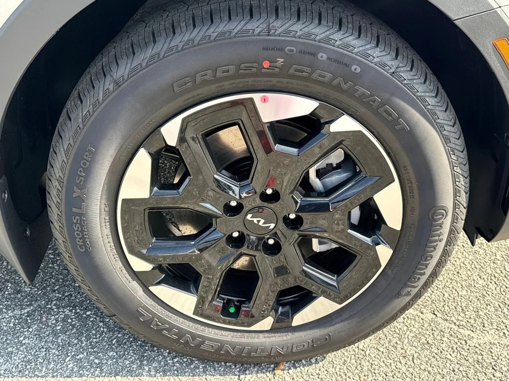 New 2026 Ivory Silver Kia S image 12