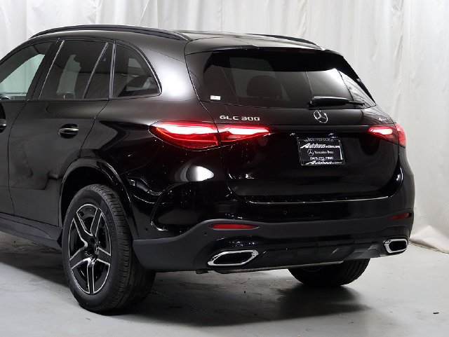 New 2027 Black Mercedes-Benz GLC 300 image 8