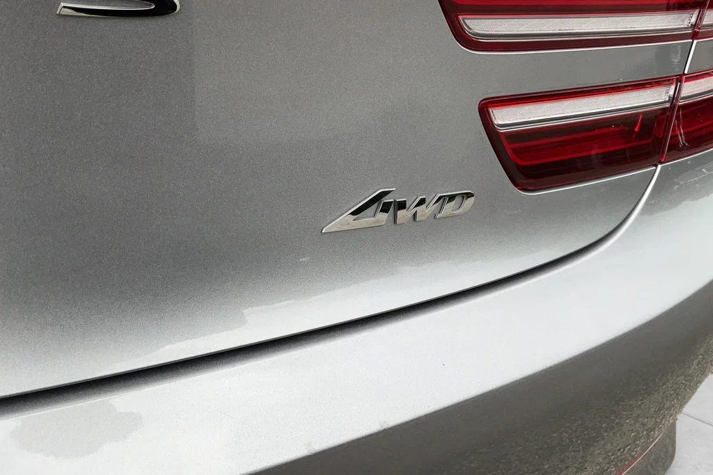 Used 2023 Silver Genesis 2.5T image 29