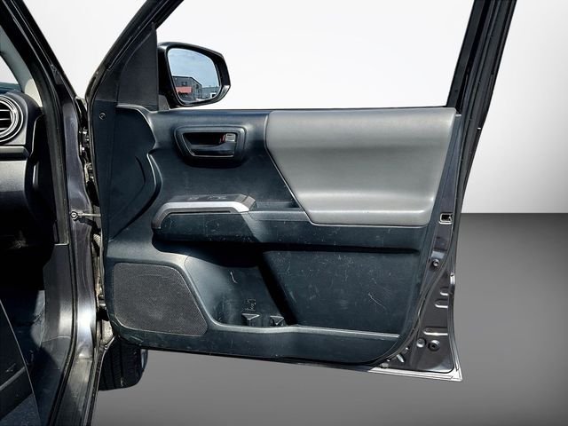 Used 2016 Gray Toyota SR5 image 32