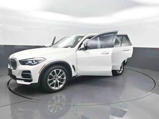 Used 2022 White BMW xDrive40i image 36