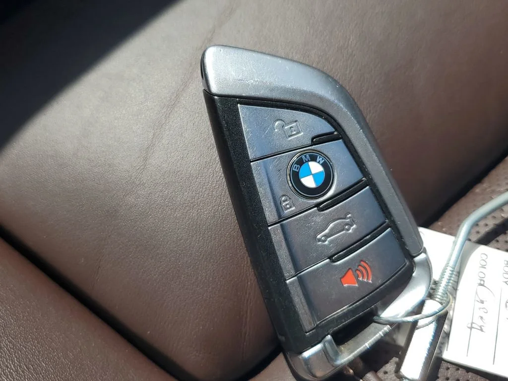 Used 2021 Gray BMW xDrive image 9