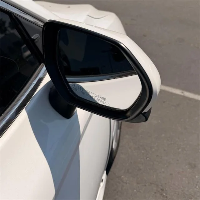 Used 2020 White Toyota LE image 10