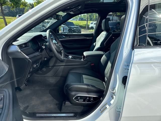 2025 Jeep Grand Cherokee Overland - Photo 15