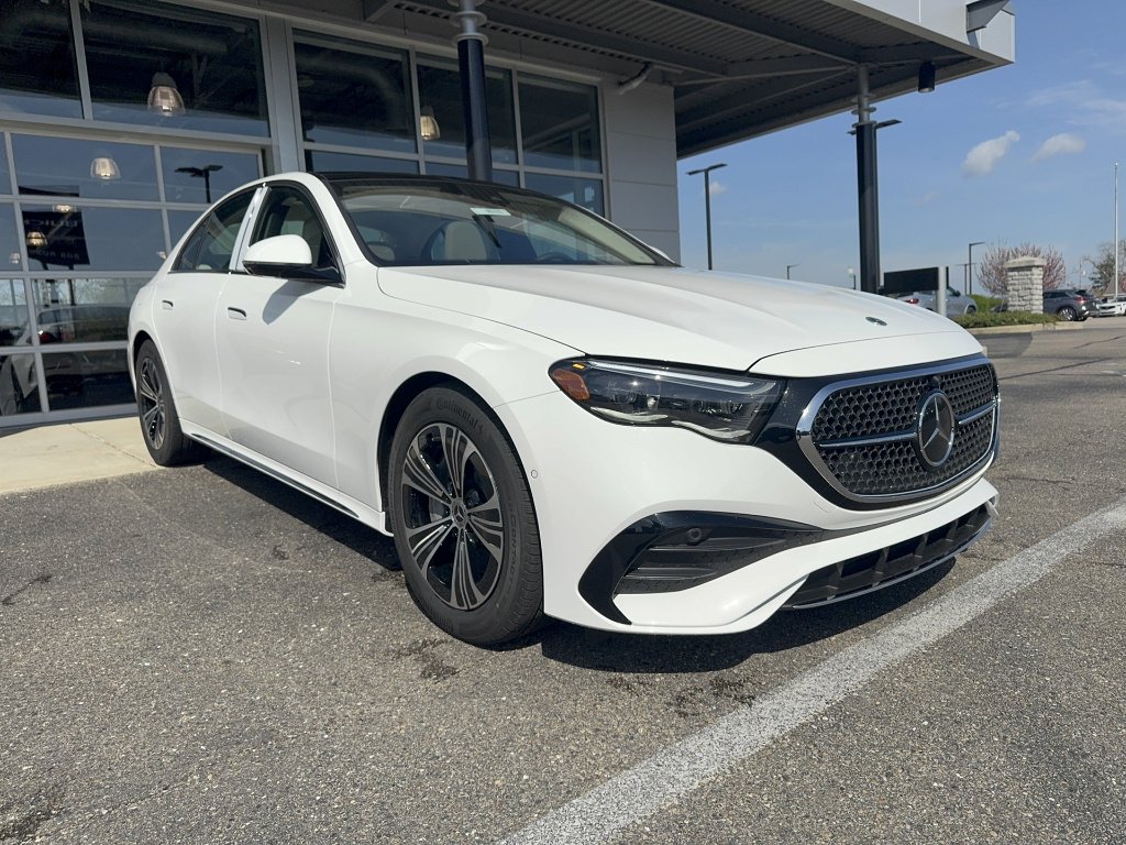 New 2026 Polar White Mercedes-Benz E 450 4MATIC® image 5