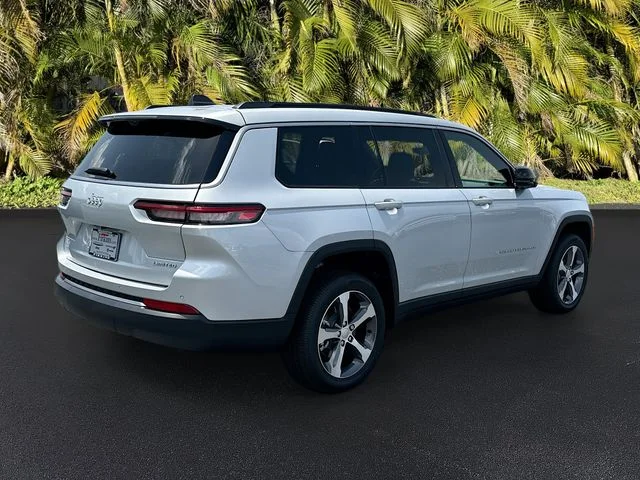 New 2026 Silver Zynith Exterior Paint Jeep Limited image 5
