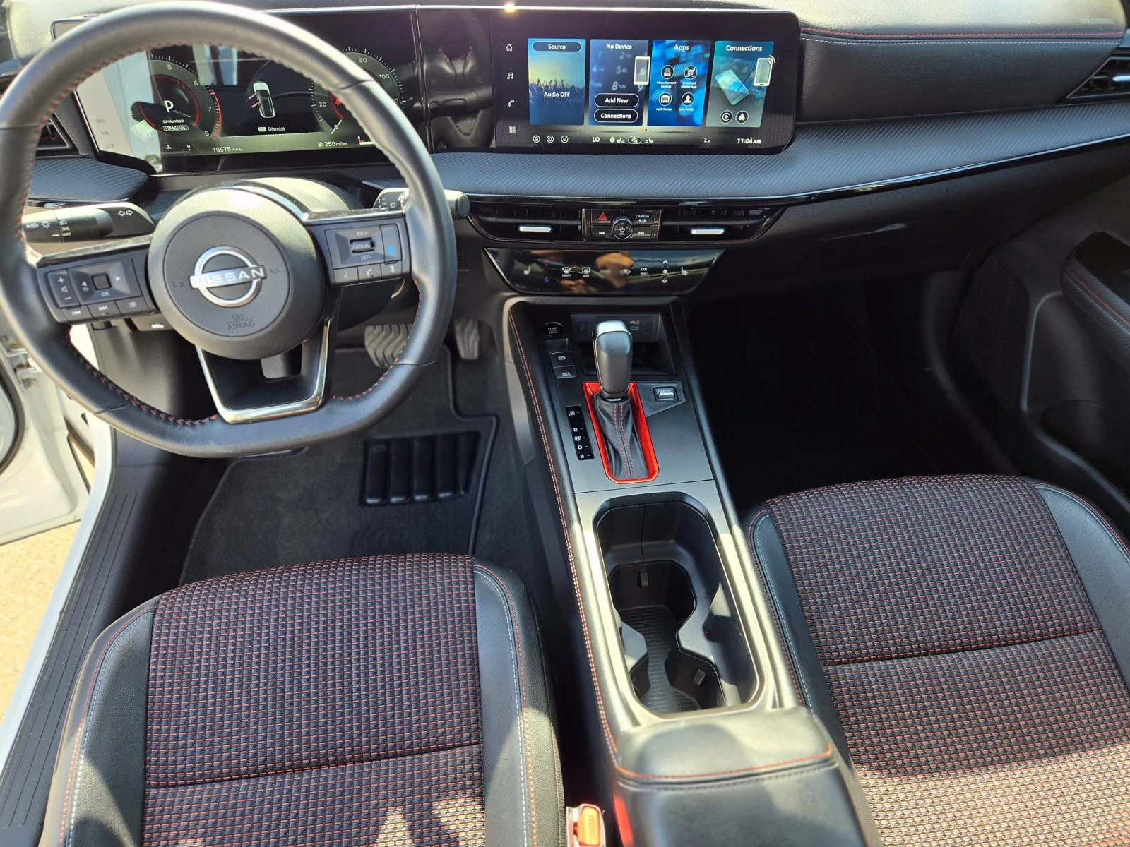 Used 2026 Aspen White/Super Black Nissan SR image 15