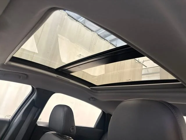 Used 2022 Silver Ice Metallic Chevrolet Premier image 29