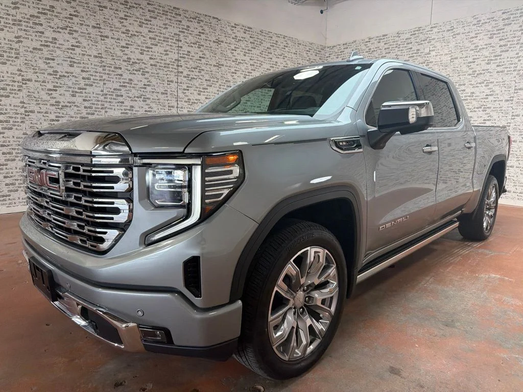 Used 2025 Sterling Metallic GMC Denali image 3