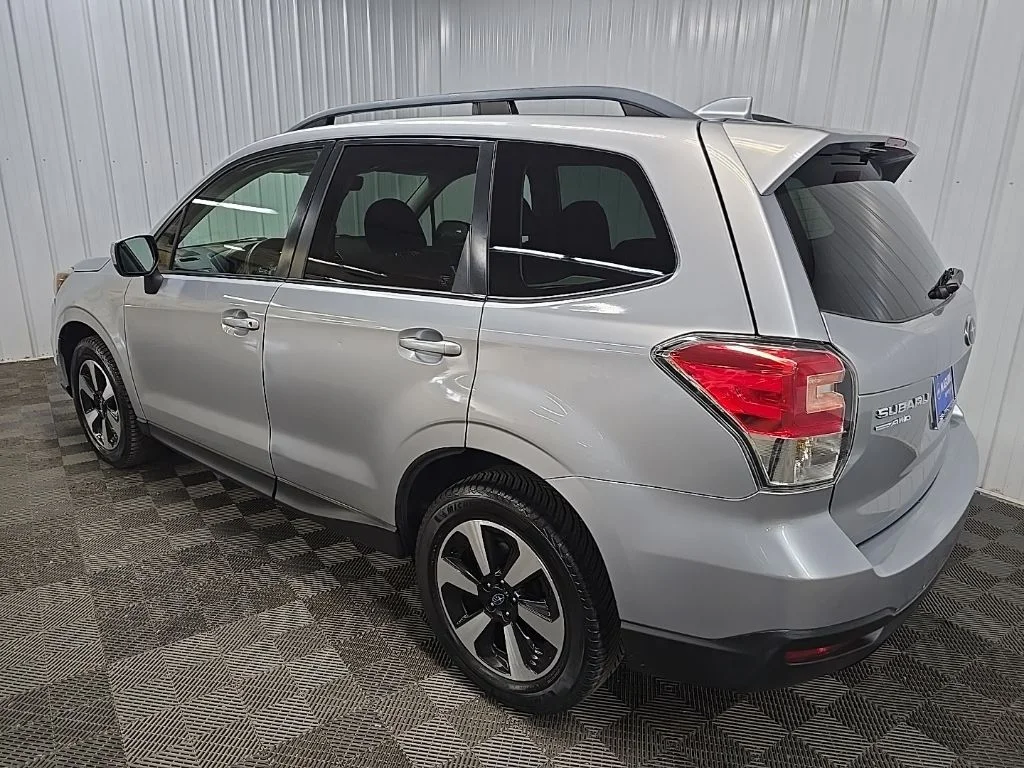 Used 2018 Ice Silver Metallic Subaru 2.5i Premium image 9