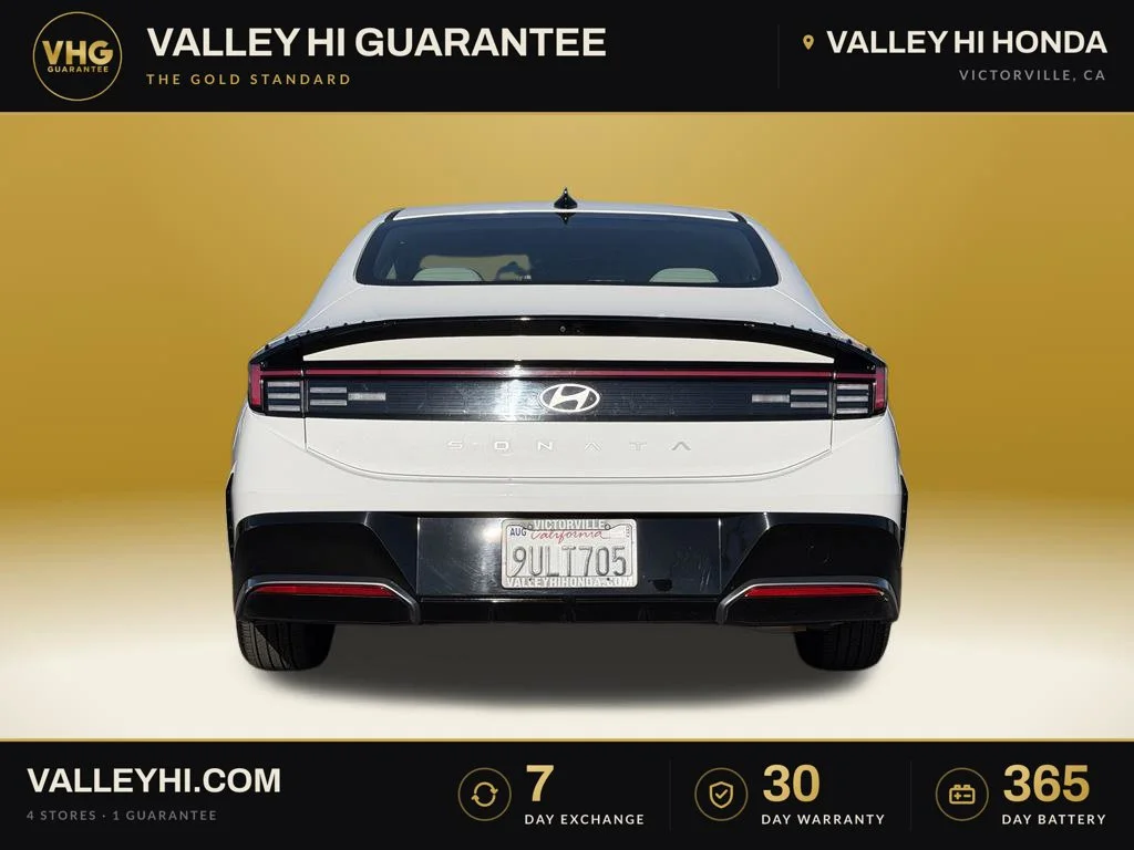 Used 2025 White Hyundai SEL image 7