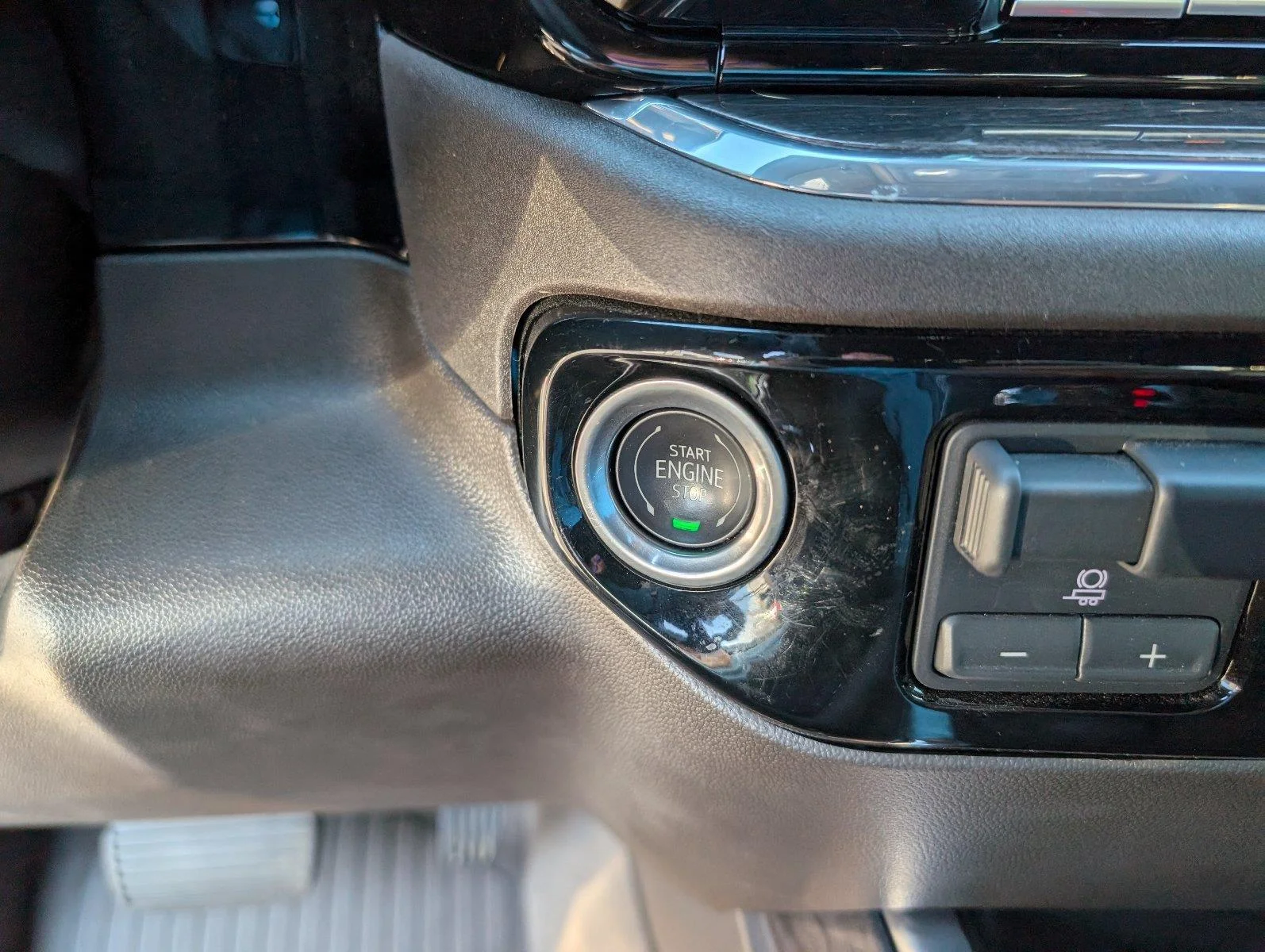 Used 2024 Iridescent Pearl Tricoat Chevrolet LTZ image 23